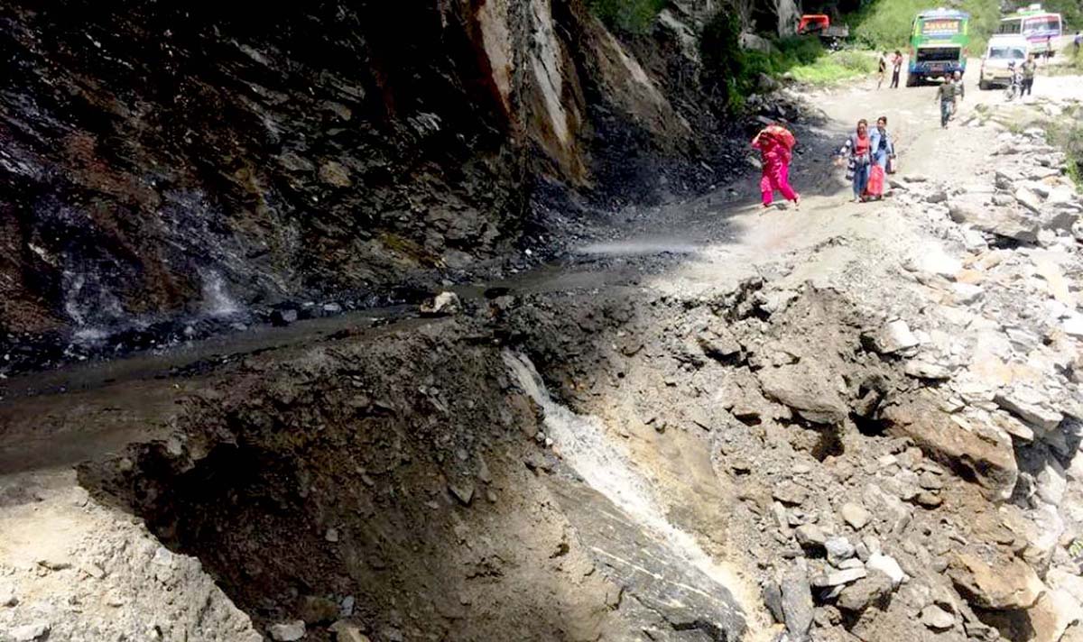 सडक अवरुद्ध हुँदा सर्वसाधारणलाई सास्ती