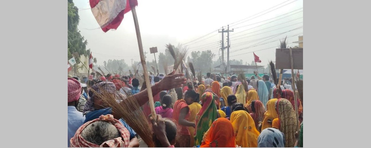जिल्ला प्रहरी कार्यालय सर्लाहीमा ढुंगामुढा, दुई डिएसपीसहित २२ प्रहरी घाइते