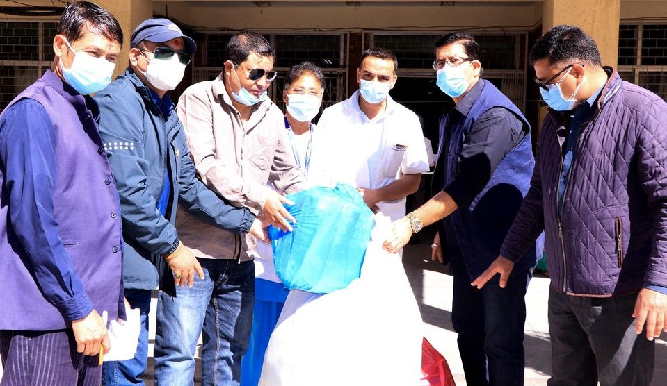 शिक्षण अस्पताललाई तरुण दलको सहयोग