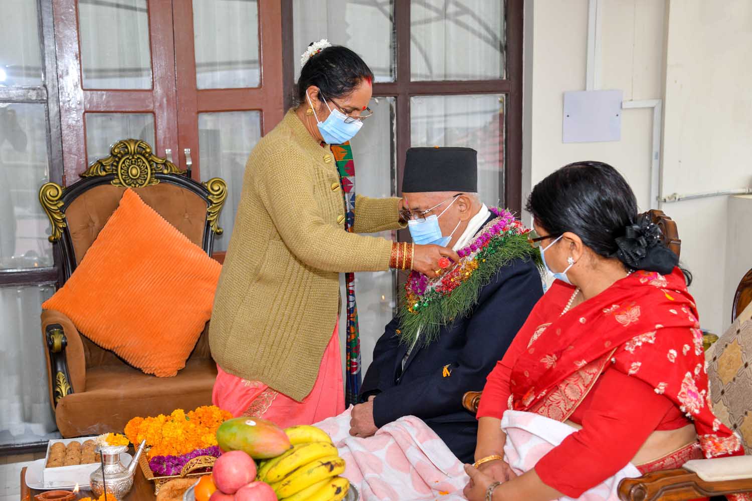 प्रधानमन्त्रीद्वारा बहिनी कौशल्याबाट भाइटिका ग्रहण (फाेटाे फिचर)