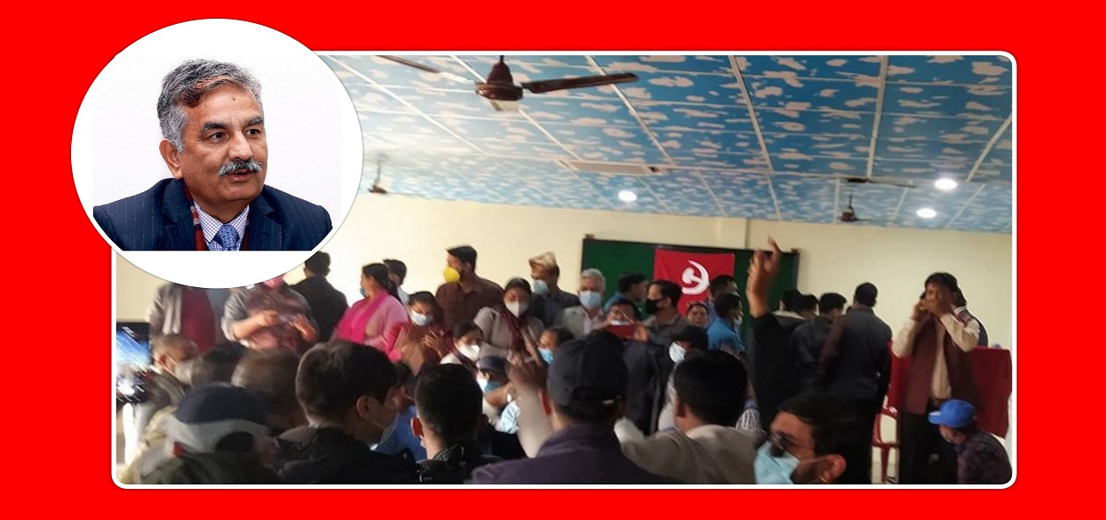 नेकपा शीर्ष तहको विवादको ‘साइड् इफेक्ट्’ : सुरेन्द्र पाण्डेविरुद्ध आफ्नै क्षेत्रमा नाराबाजी [भिडियोसहित]