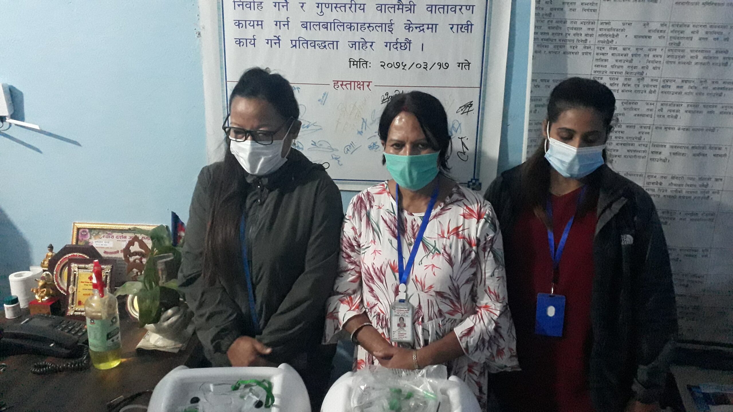धरान १४ का वडाध्यक्षद्वारा स्वास्थ्य केन्द्रलाई कोरोना स्वास्थ्य सामग्री प्रदान
