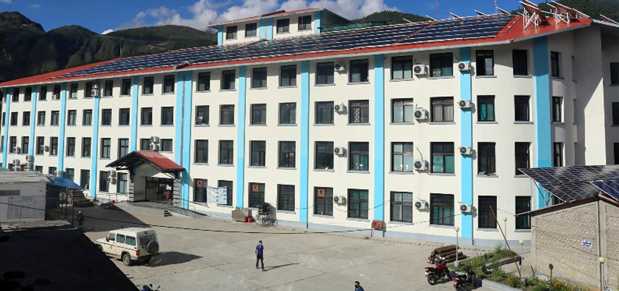 कर्णाली प्रतिष्ठानको ताला खुलाउन पदाधिकारीलाई छैन चासो, उपकुलपतिले धम्की दिएकाे आराेप