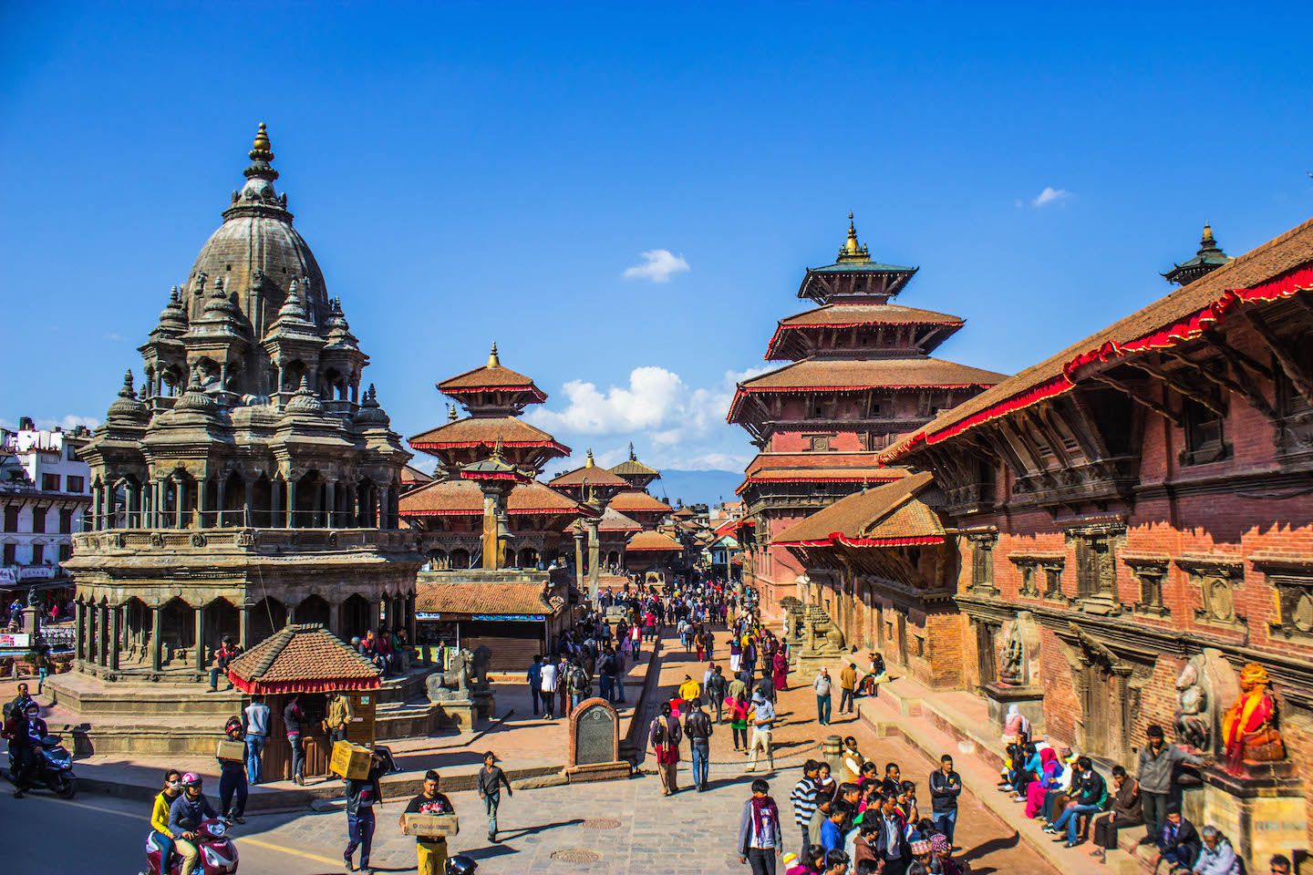 पाटन दरबार क्षेत्रमा मानिसको चहलपहल बढ्यो