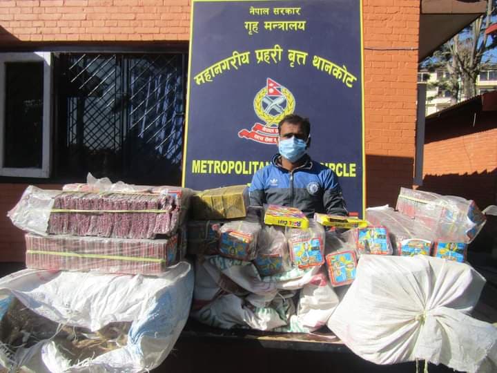 चन्द्रागिरि नागढुङ्गमा लाखौँ मूल्य बरावरको पटका सहित शेख पक्राउ