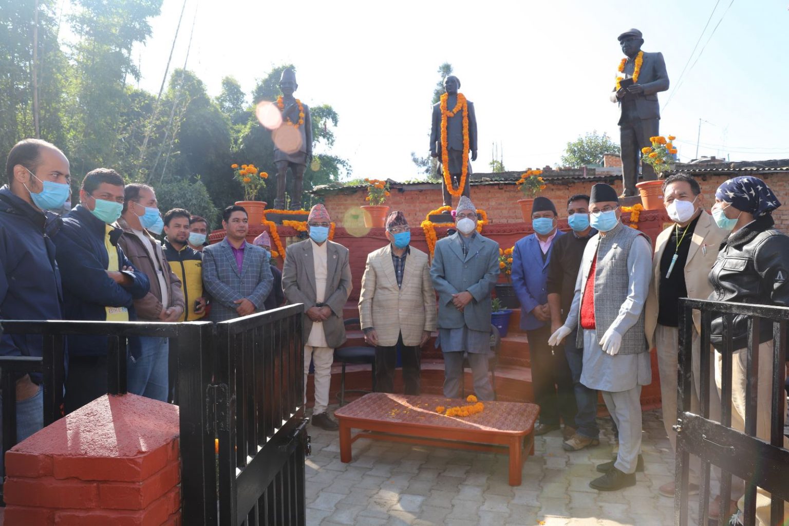 कागेश्वरी पुस्तकालयमा देवकोटा, अर्याल र विकलको पूर्णकदको शालिक
