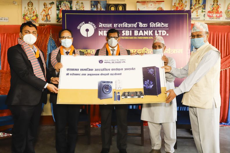 एसबिआई बैंकद्वारा परोपकार तथा अनुसन्धान केन्द्रलाई विद्युतीय उपकरण हस्तान्तरण