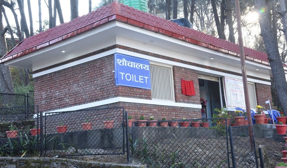 स्वयम्भू बुद्ध पार्कमा बन्याे अत्याधुनिक शौचालय