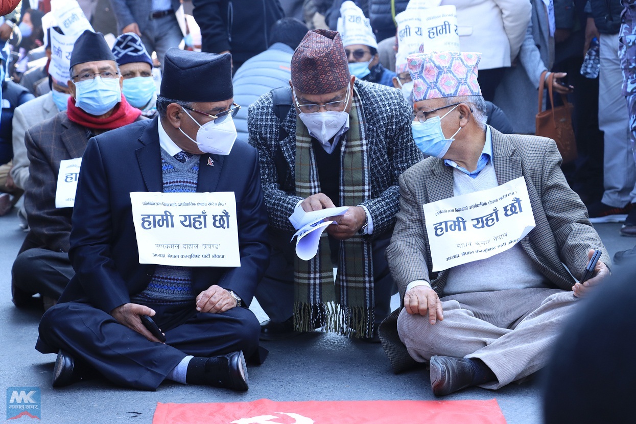 प्रधानमन्त्रीविरुद्ध विरोधपत्र बुझाउँदै दाहाल–नेपाल समूह