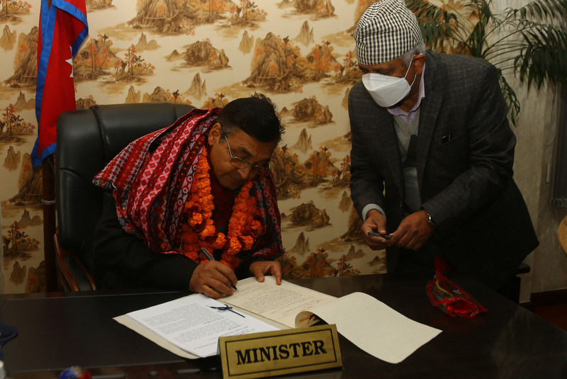 एमसीसी देशको हितमा छ, कार्यान्वयनमा सहयोग गरौं : मन्त्री रायमाझी