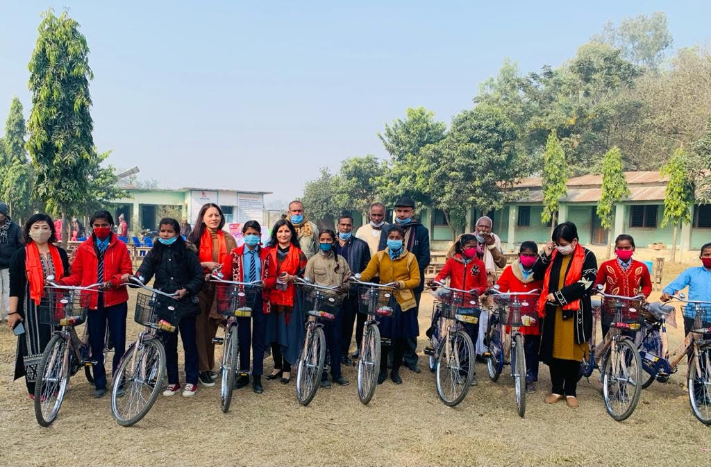 जोन्टा क्लब काठमाडौंद्वारा धनुषाका ५० बालिकाहरूलाई साइकल वितरण