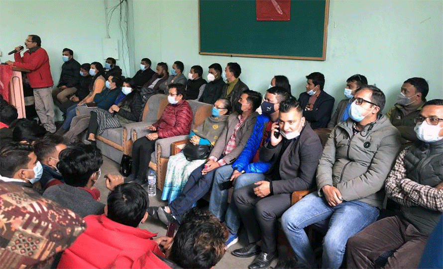 शीर्ष नेताहरुको विवाद तल्ला तहमा पनिः थापाथलीमा ओली इतरको भेला
