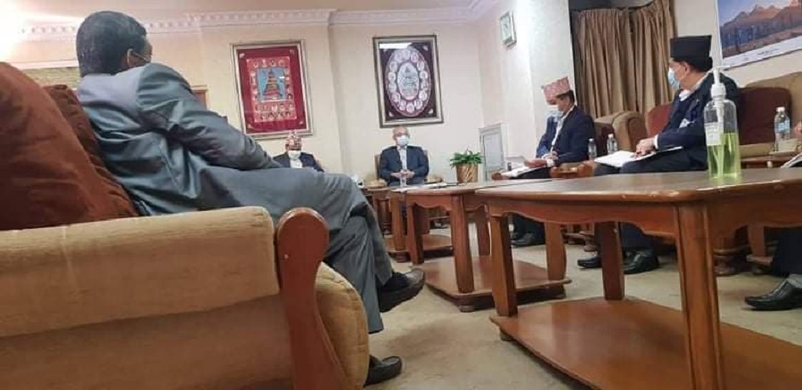बाढी पीडित सुकुम्वासीलाई लालपुर्जा दिलाउन गृहमन्त्रीसँग छलफल