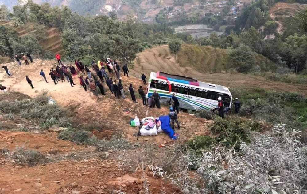 गोरखामा बस दुर्घटनाः दुई दर्जनभन्दा बढी घाइते, पाँचको अवस्था गम्भीर
