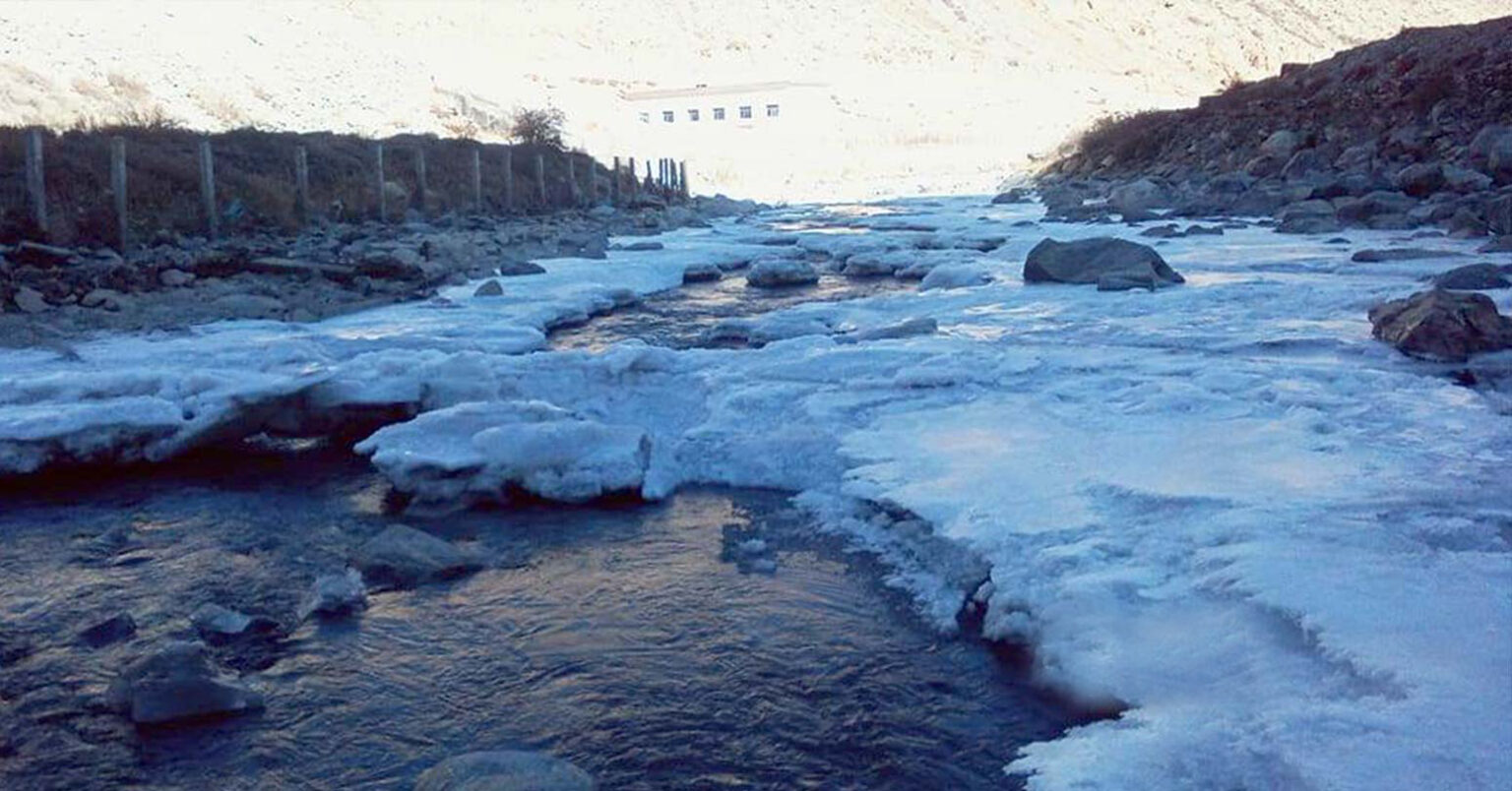 हिल्साको तापक्रम माइनस १५ डिग्री पुग्दा कर्णाली नदी जम्यो, सीमा सुरक्षाकर्मीलाई सास्ती