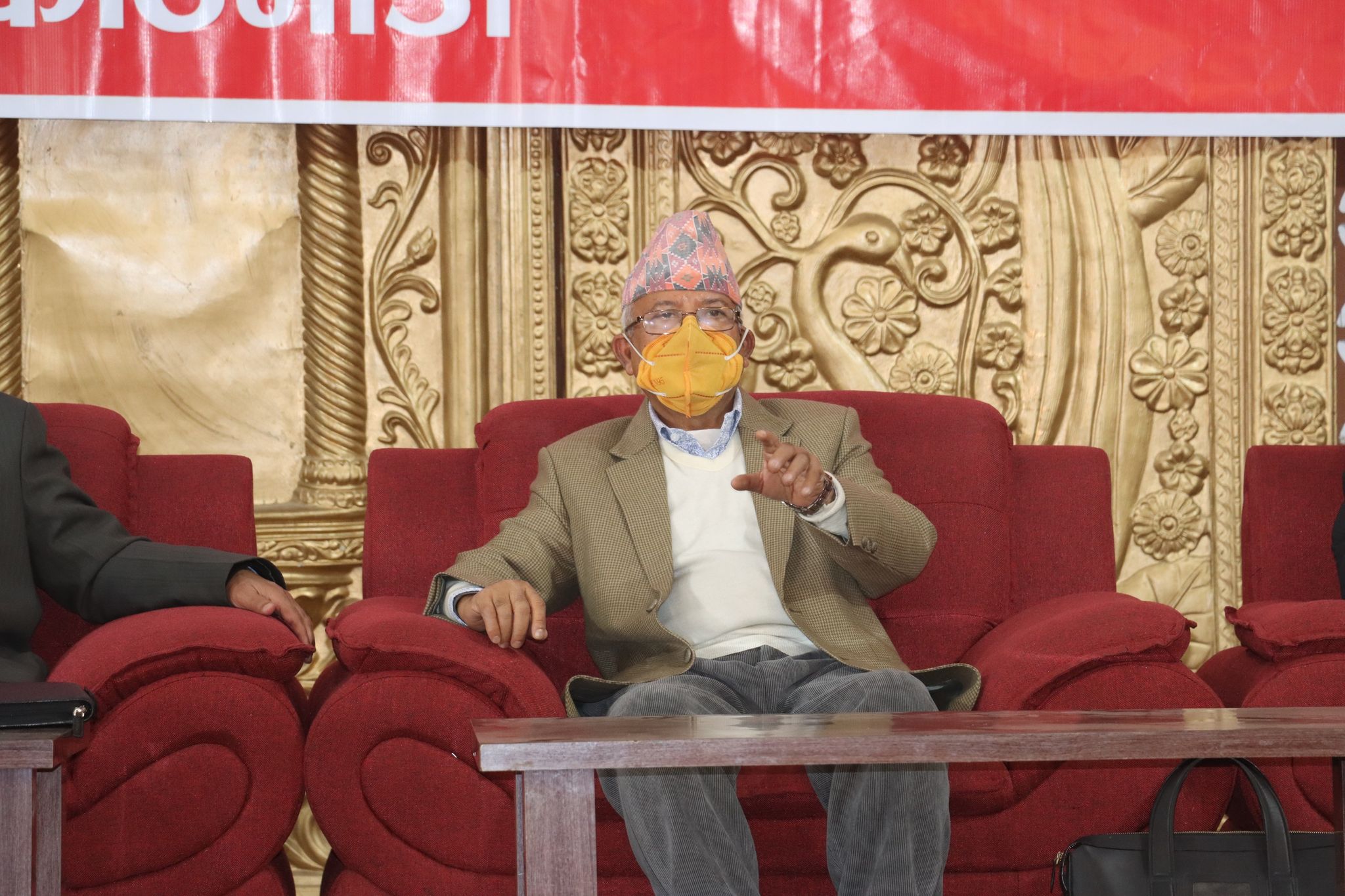 माधव नेपाललाई पार्टी अध्यक्ष र महरालाई स्थायी कमिटी सदस्य बनाउने प्रस्ताव पारित