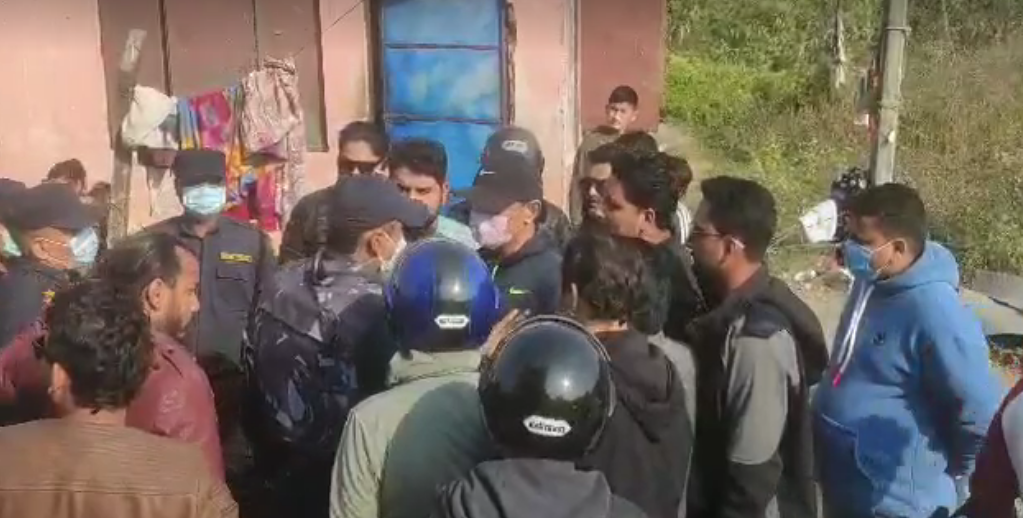 चितवनमा घन्कियो ‘गुट अन्त्य’को नारा