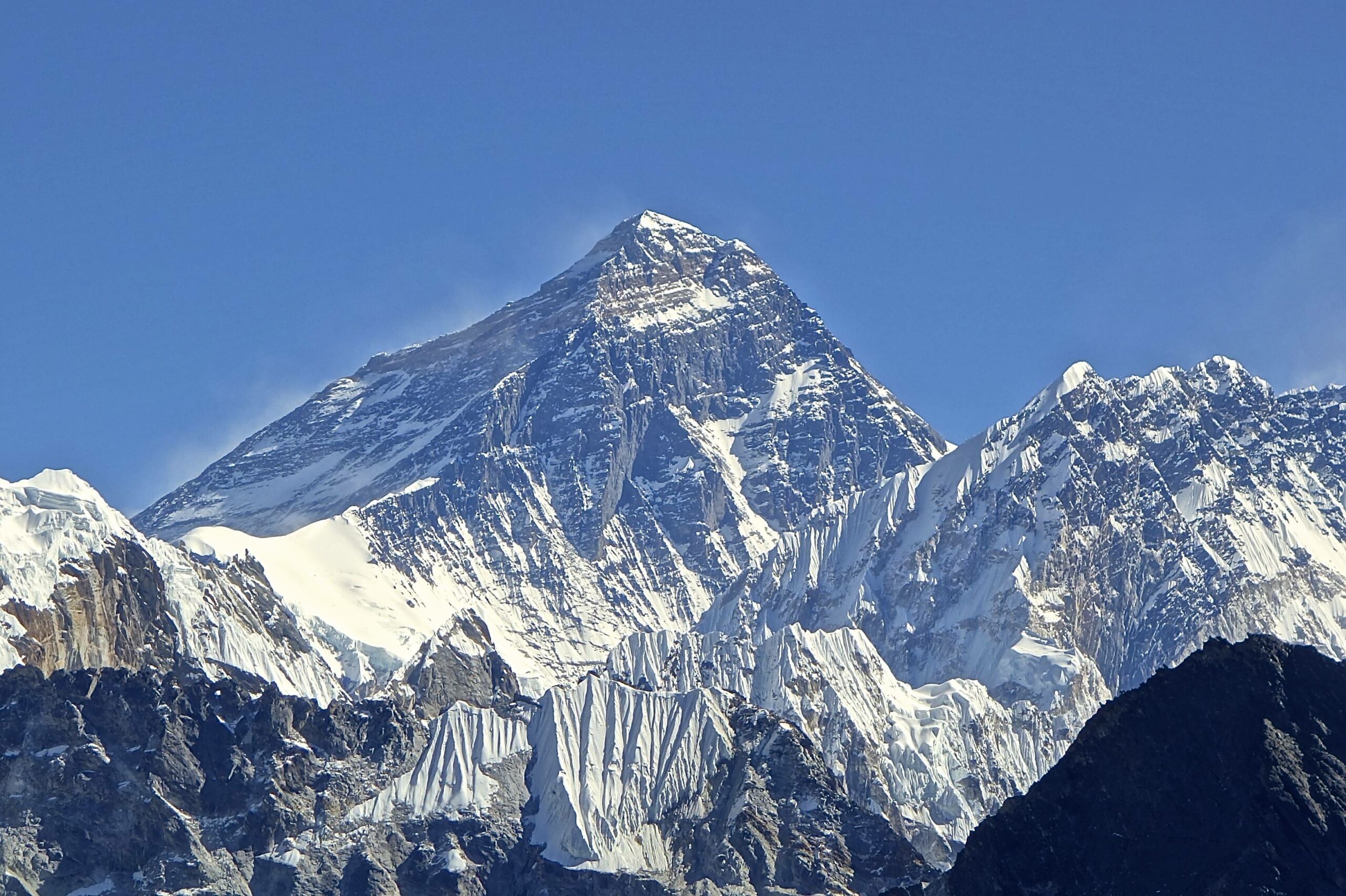 दुई भारतीयको सगरमाथा आरोहण प्रमाणपत्र रद्द