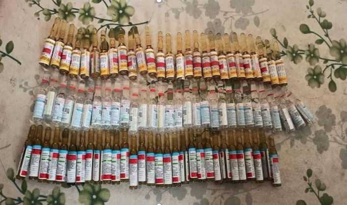 खैरो हेराेईनसहित आठ जना पक्राउ