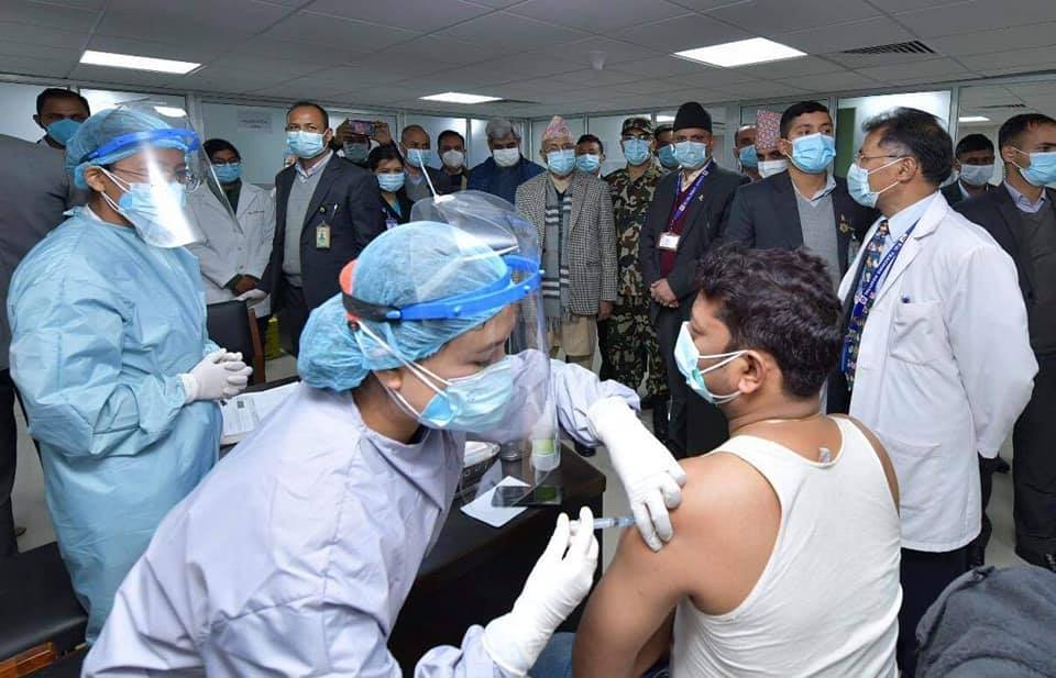 ६४ हजार बढी फ्रन्टलाइनरले लगाए कोरोना खोप