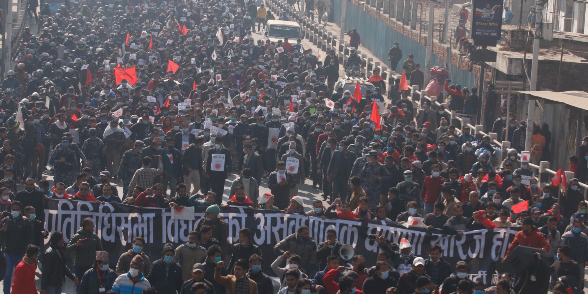 टुँडिखेललाई मानव साङ्लोले घेरिँदै