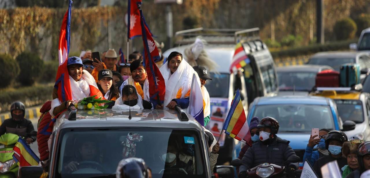 स्वदेश फर्किए ‘केटू’का कीर्तिमानी आरोही