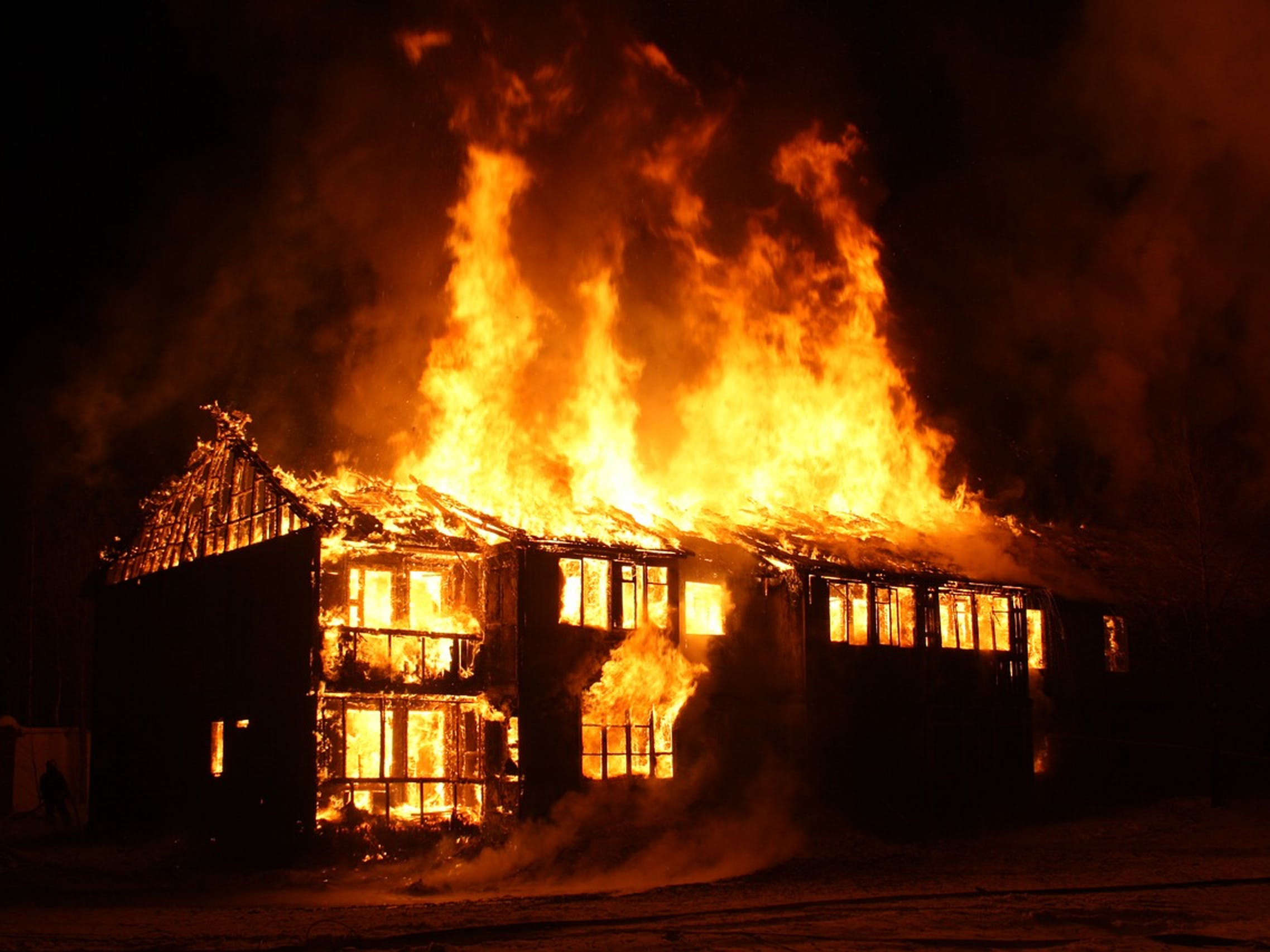 सिस्नेरीमा आगलागी, ९ घर जलेर नष्ट