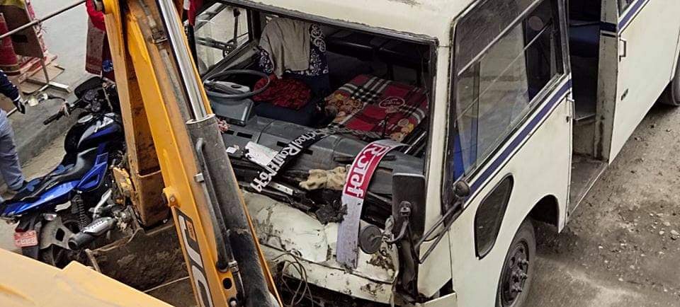 बसले मोटरसाइकललाई ठक्कर दिँदा दुईको मृत्यु