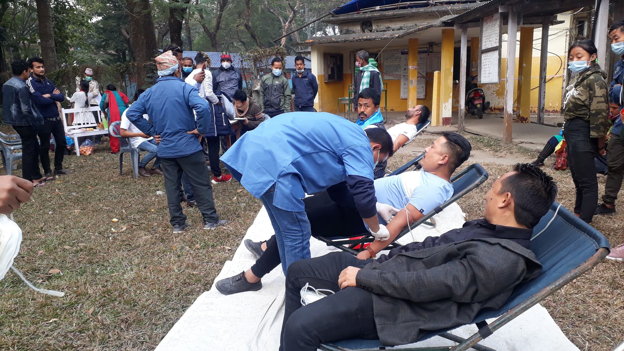 ३५ पिन्ट रगत संकलन, युवा नेताले गरे जन्मदिनमा रक्तदान