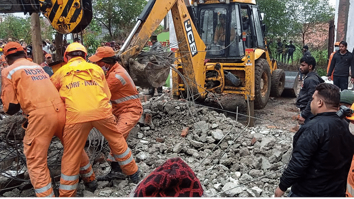 भारतको उत्तर प्रदेशमा दाहसंस्कारस्थलको छाना खस्दा कम्तीमा १७ को मृत्यु