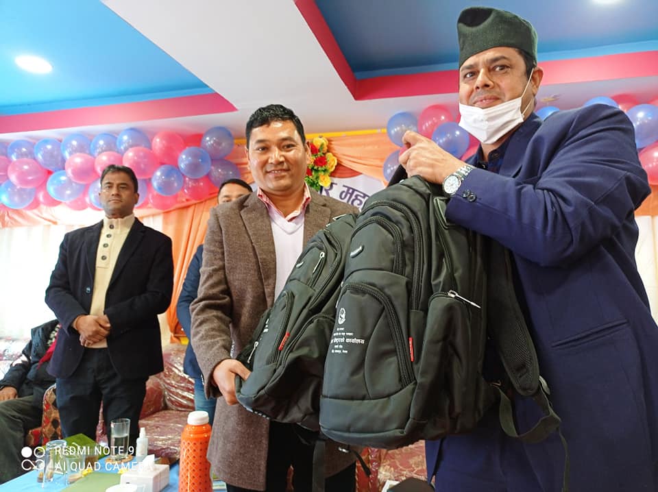 पत्रकारलाई आपतकालिन झोला वितरण