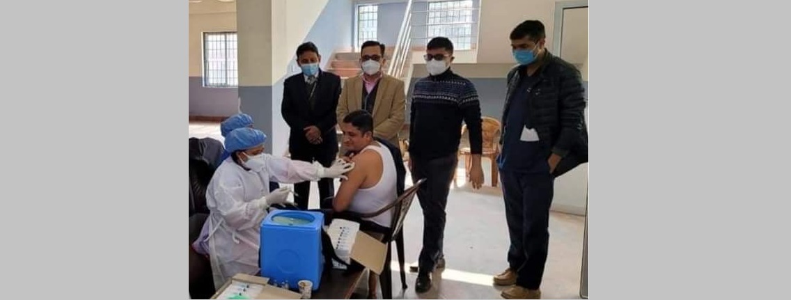 भरतपुर अस्पतालबाट सुरु गरियो कोभिडविरुद्धको खाेप अभियान