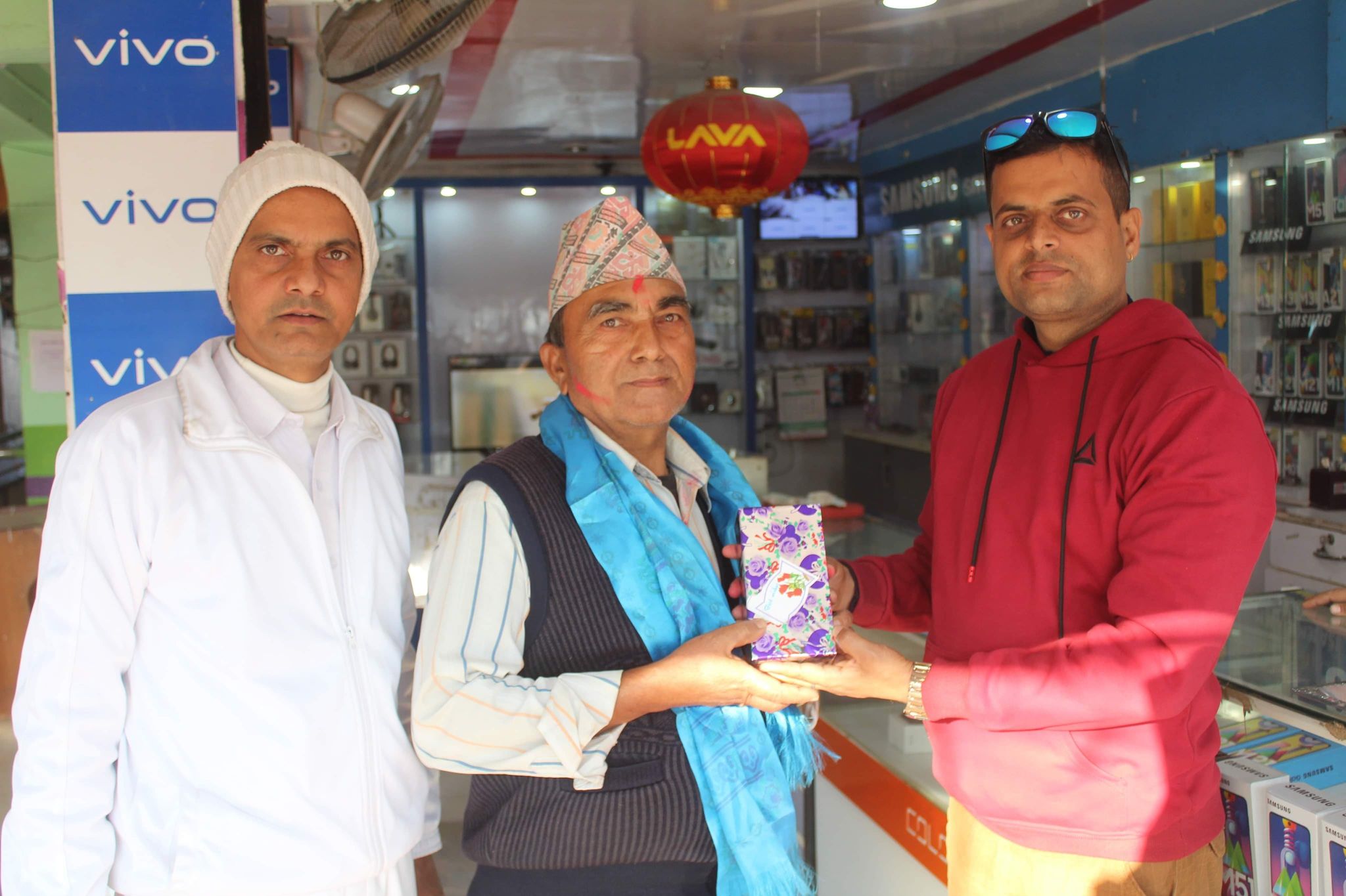 २ हजारको मोबाइल किन्दा १५ हजारको मोबाईल उपहार