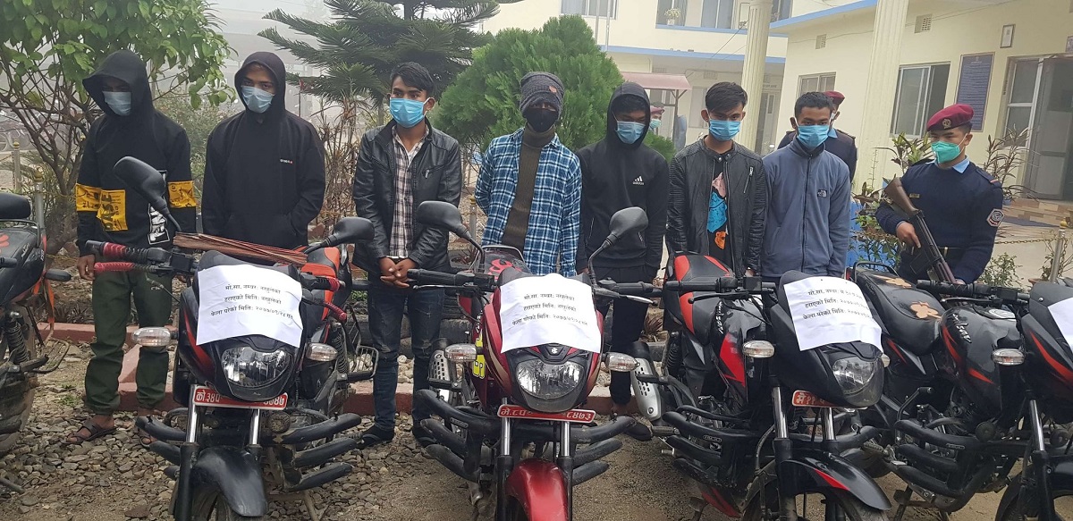 झापामा प्रहरीको हन्ट अप्रेसन : सातजना पक्राउ