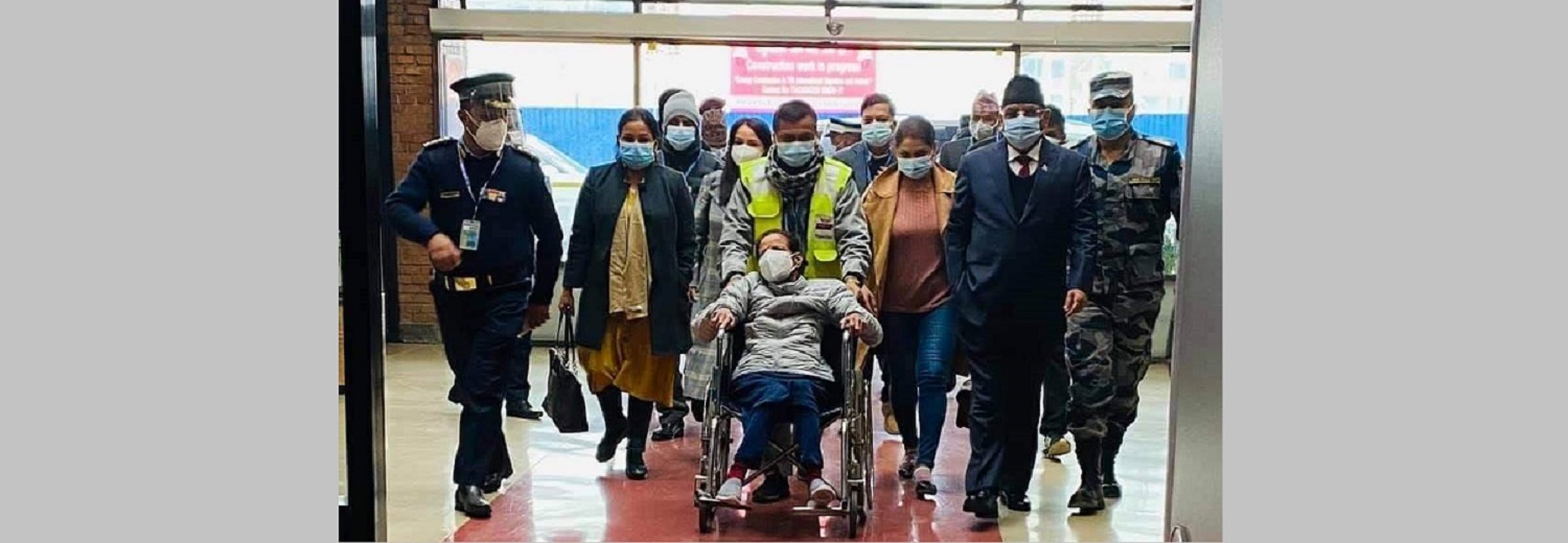प्रचण्ड पत्नी सीतालाई उपचारका लागि भारत लगियाे