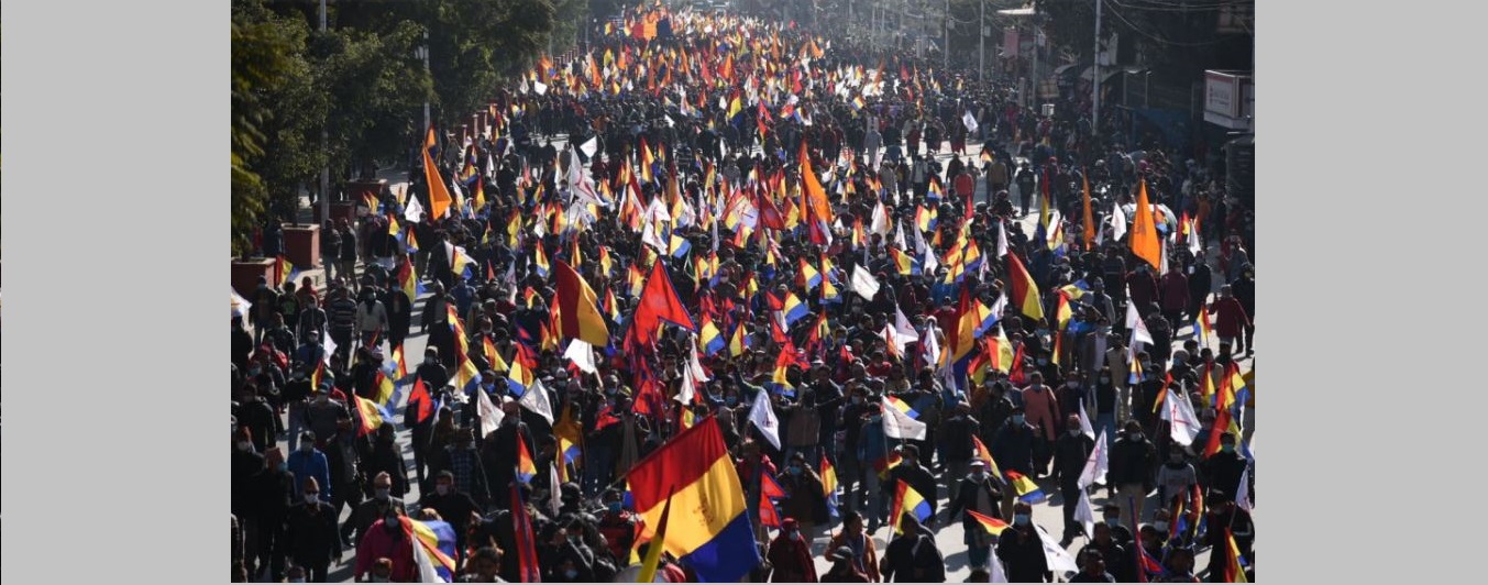 राजसंस्था र हिन्दु राष्ट्रकाे माग गर्दै राप्रपा सडकमा