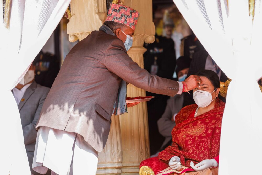 वसन्त श्रवण गर्दै राष्ट्रपति [तस्बिरहरू]