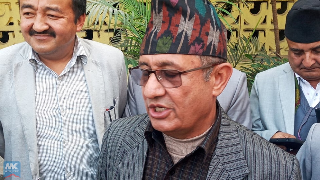अविश्वासको प्रस्ताव पारित गराउन दलहरुसँग गुहार माग्दै आचार्य