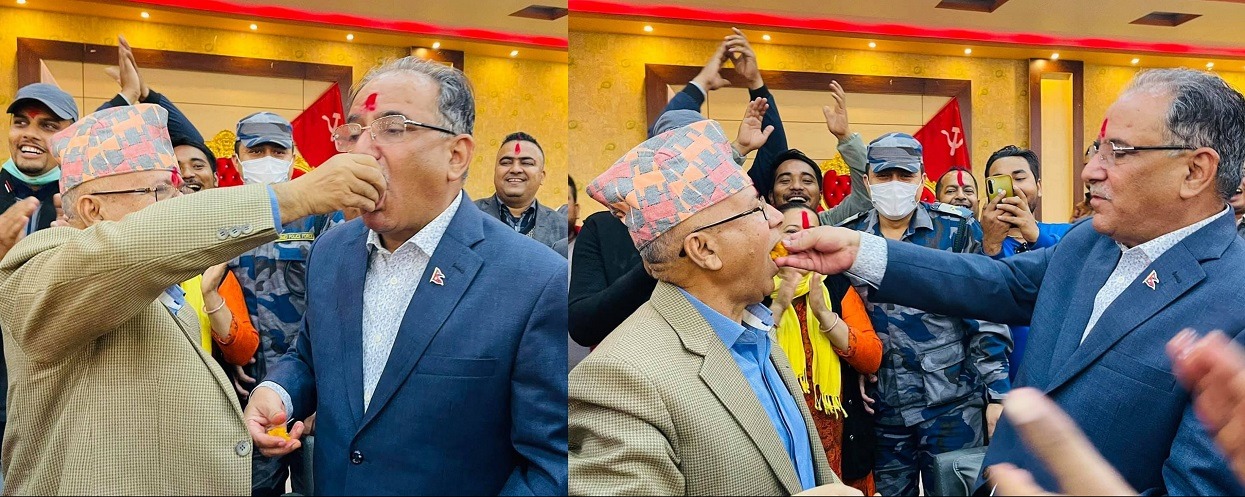 संसद पुनःस्थापना भएपछि प्रचण्ड-माधवले एक अर्कालाई खुवाए लड्डु