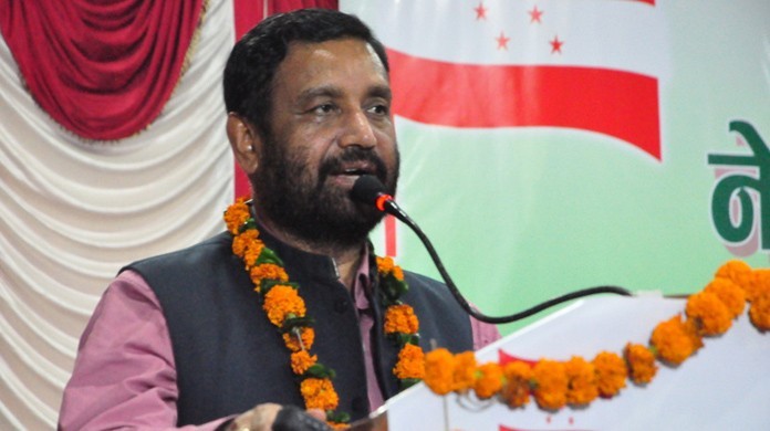 संकट समाधानका लागि निधिका दुई विकल्प