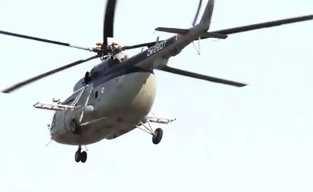 मनाङमा अवरूद्ध सडक खुलाउन इन्धन अभाव, सेनाको हेलिकप्टरबाट पठाइँदै