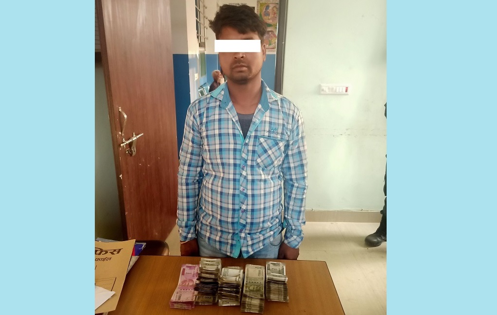 विराटनगरबाट अढाई लाख भारू नोटसहित एक जना पक्राउ
