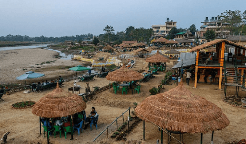 प्रणय दिवसमा भरिभराउ सौराहा