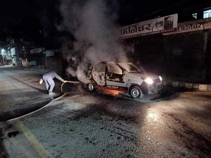 काठमाडौँको गोंगबुमा ट्याक्सीमा आगजनी