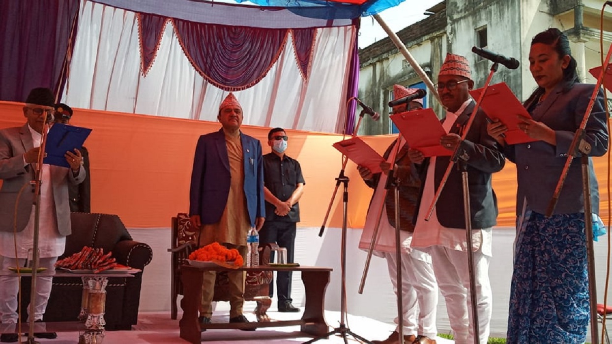 प्रदेश १ का नवनियुक्त मन्त्री र राज्यमन्त्रीद्वारा सपथ ग्रहण