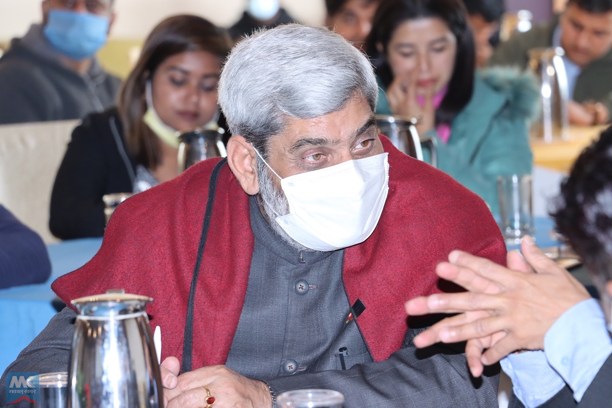 जनतालाई ‘प्रयोगशाला’को रुपमा प्रयोग गर्दैनौँ : स्वास्थ्यमन्त्री [भिडिओसहित]