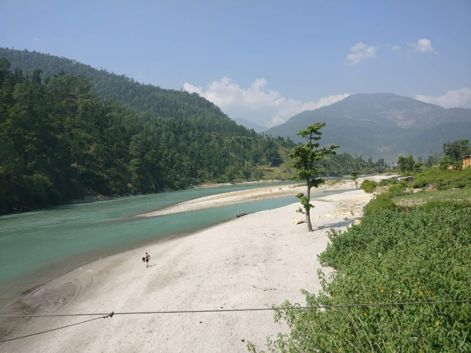 चार सन्तानसहित कर्णालीमा हाम फालिन् आमा
