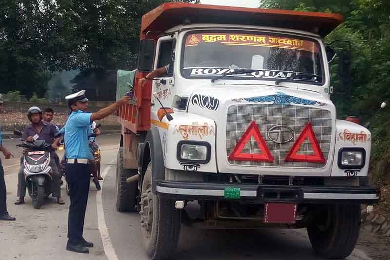 क्षमताभन्दा बढी भार बोकेमा कारबाही