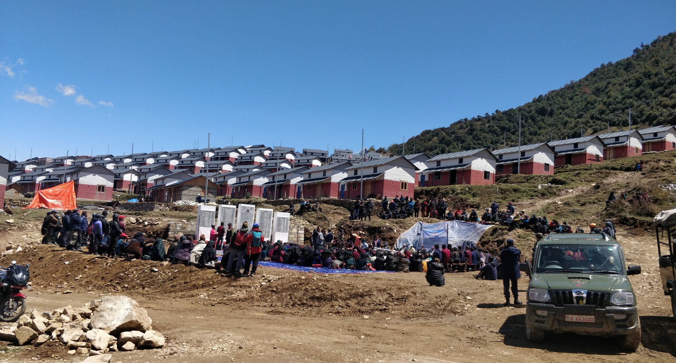 एनआरएनएद्वारा ५७३ घरसहितकाे लाप्राक नमूना बस्ती भूकम्पपीडितलाई हस्तान्तरण