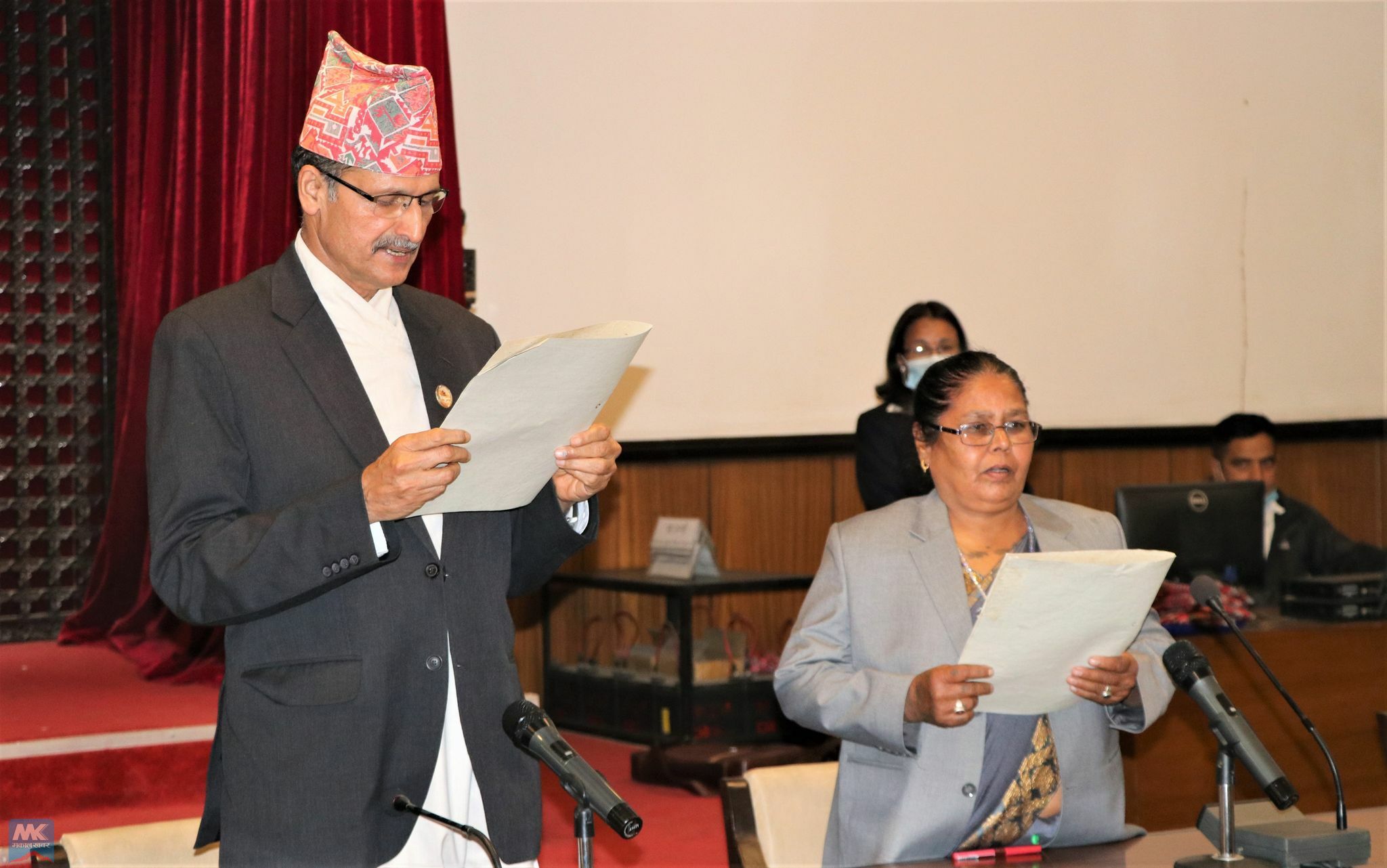 सांसद जानकीदेवीले लिइन् शपथ